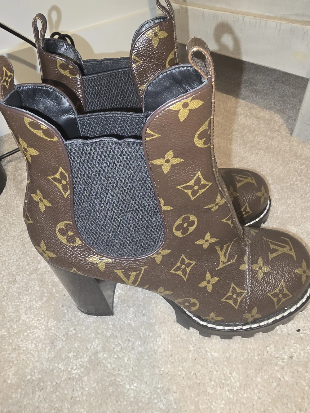 Louis Vuitton authentic looking
